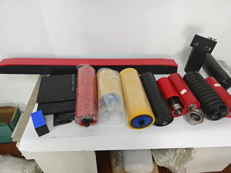Bánh xe chạy không tải hoạt động như thế nào trong thiết bị vận chuyển?